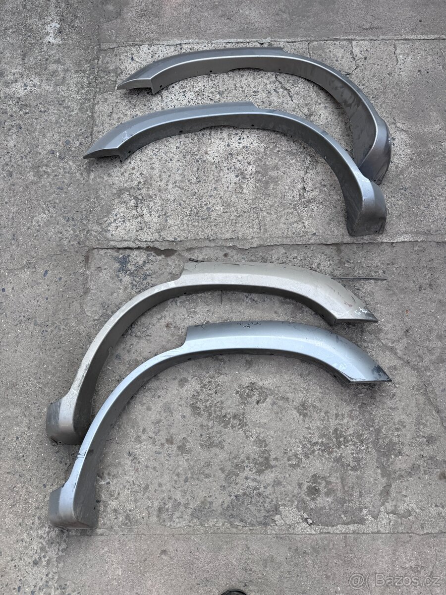 Nissan Patrol Y61 Plastové lemy , zadní nárazník , výztuha - 10