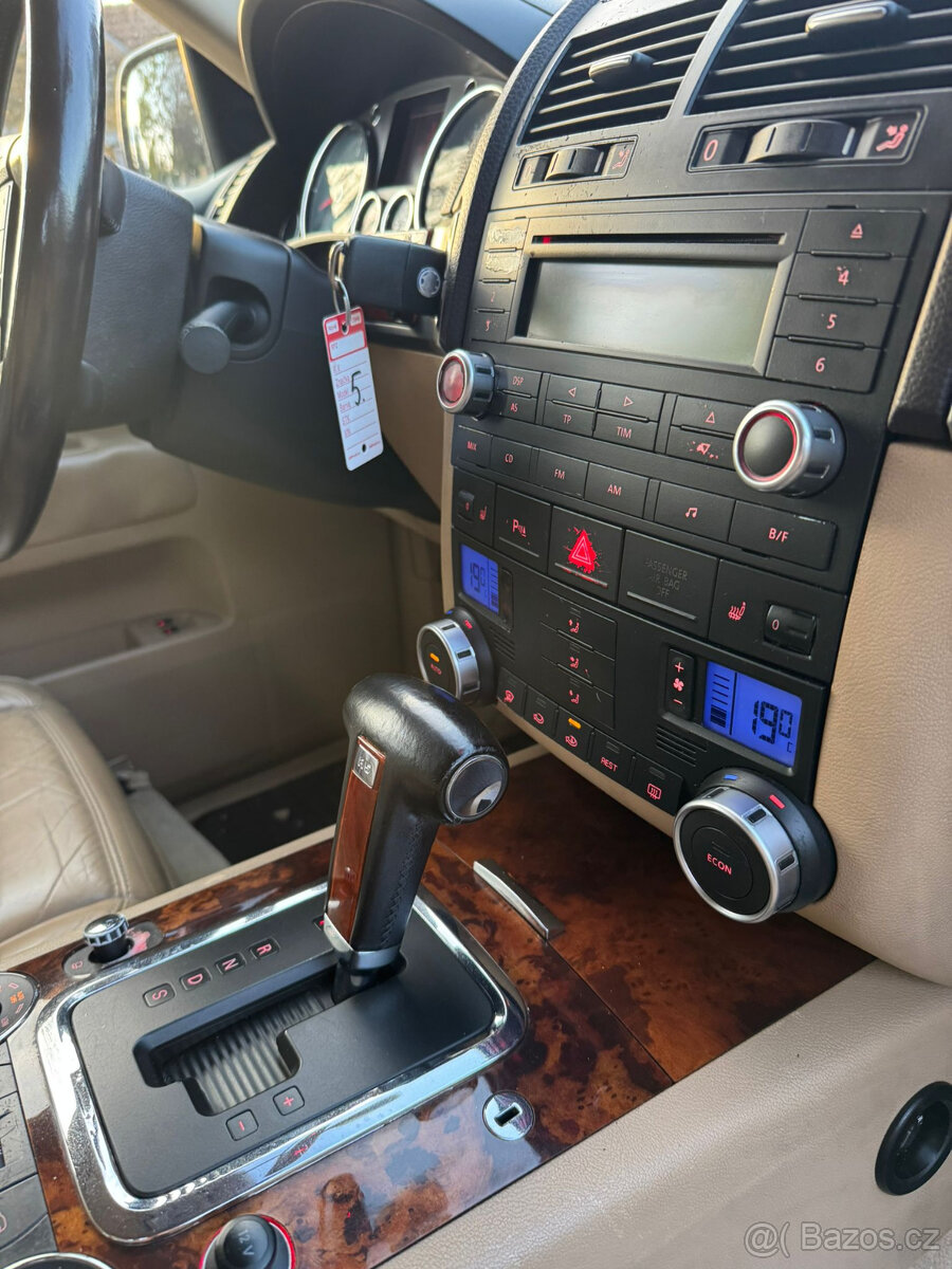 Volkswagen Touareg 2.5 TDI – 1. majitel, perfektní stav - 10