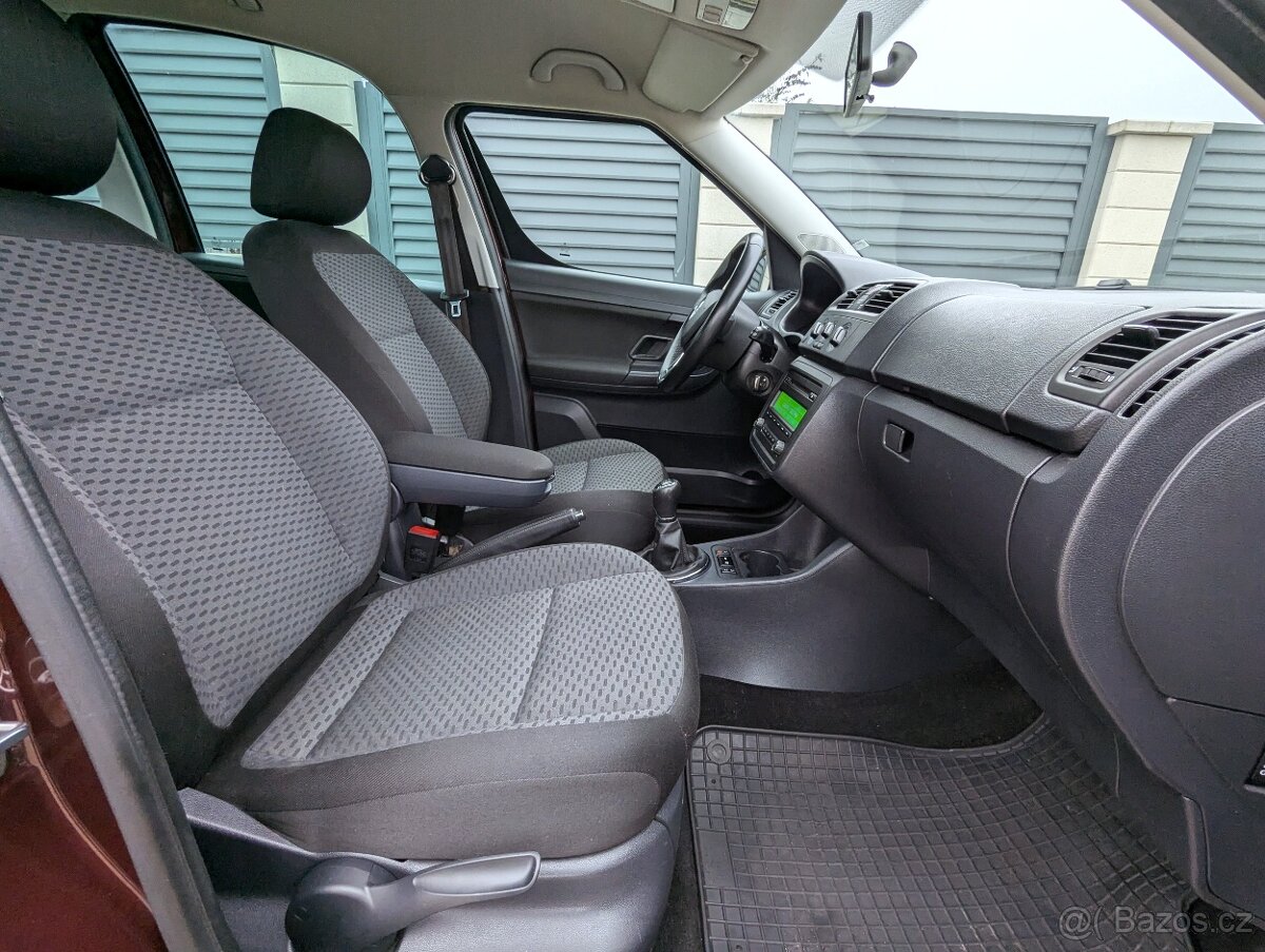 Škoda Roomster 1.2TSi, 2015, výhřev sedadel, tažné, nová TK - 10