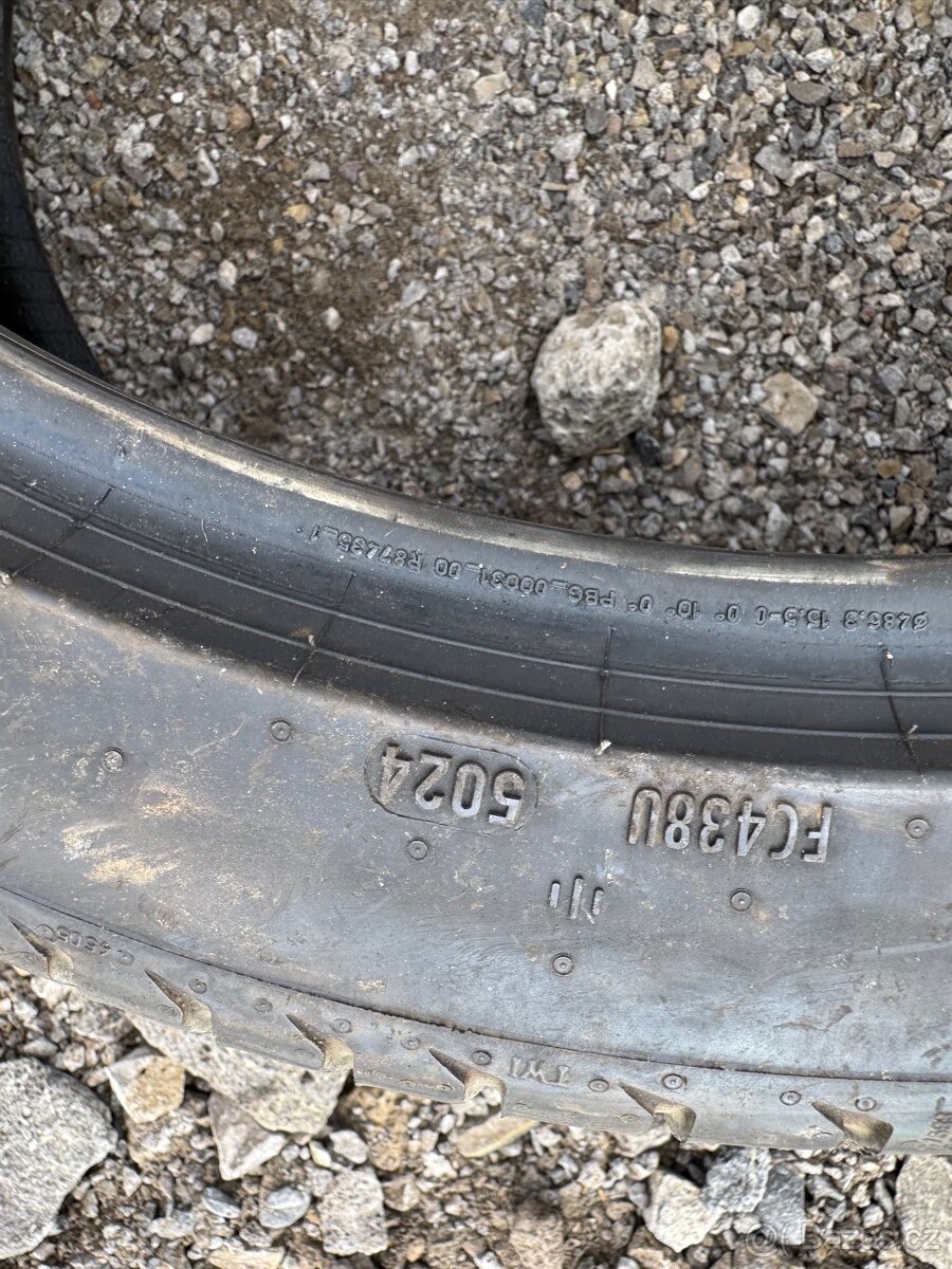 235/40 r19 Pirelli - 10