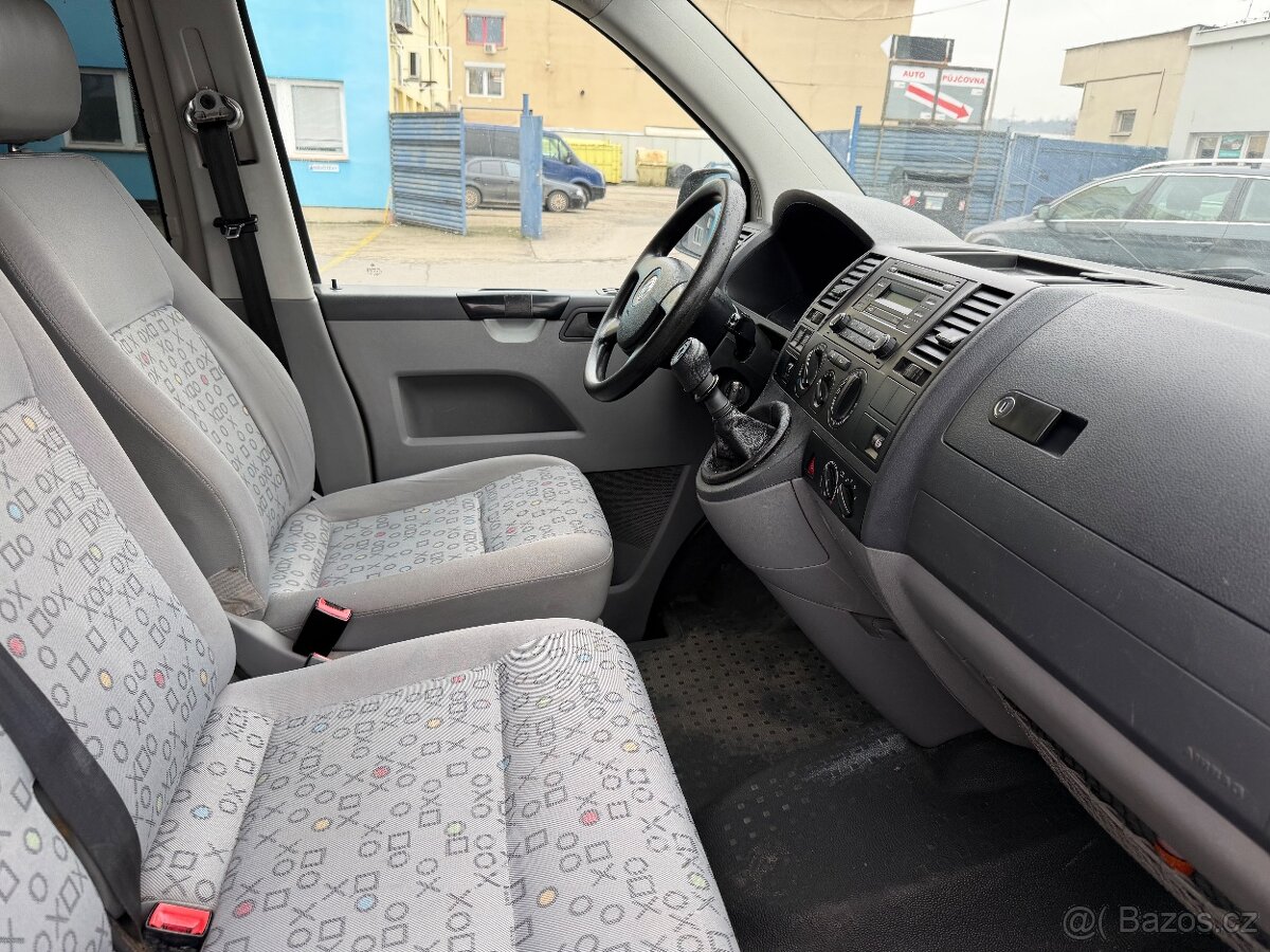 VW Transporter T5 9 MÍST - 10