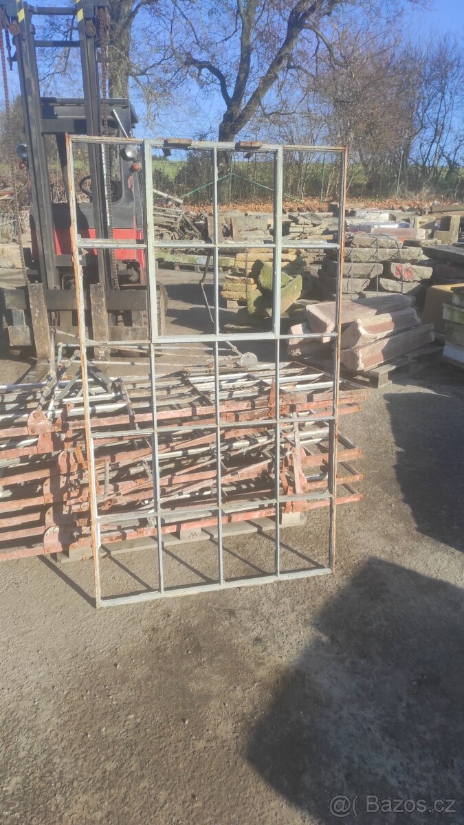 Stará železná okna, 50 ks-100x170cm, fabrické okno - 10