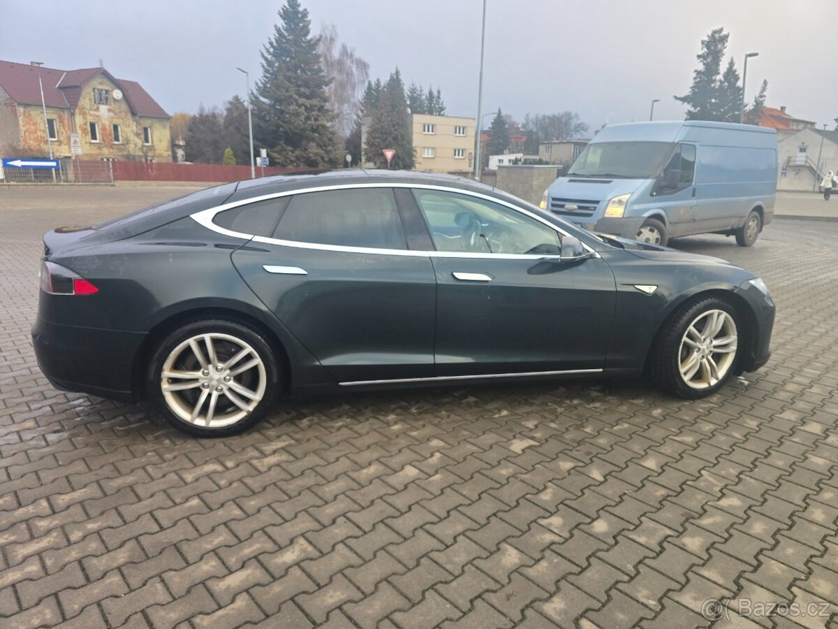 Tesla Model S85 Free Supercharger - 10