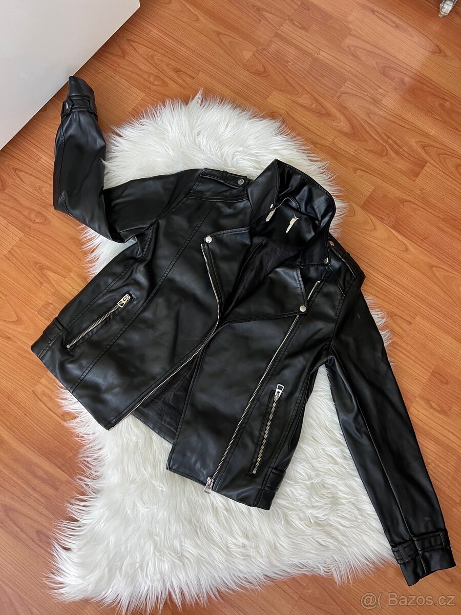 GUESS DÁMSKÝ KŘIVÁK BUNDA VEL.M - 10