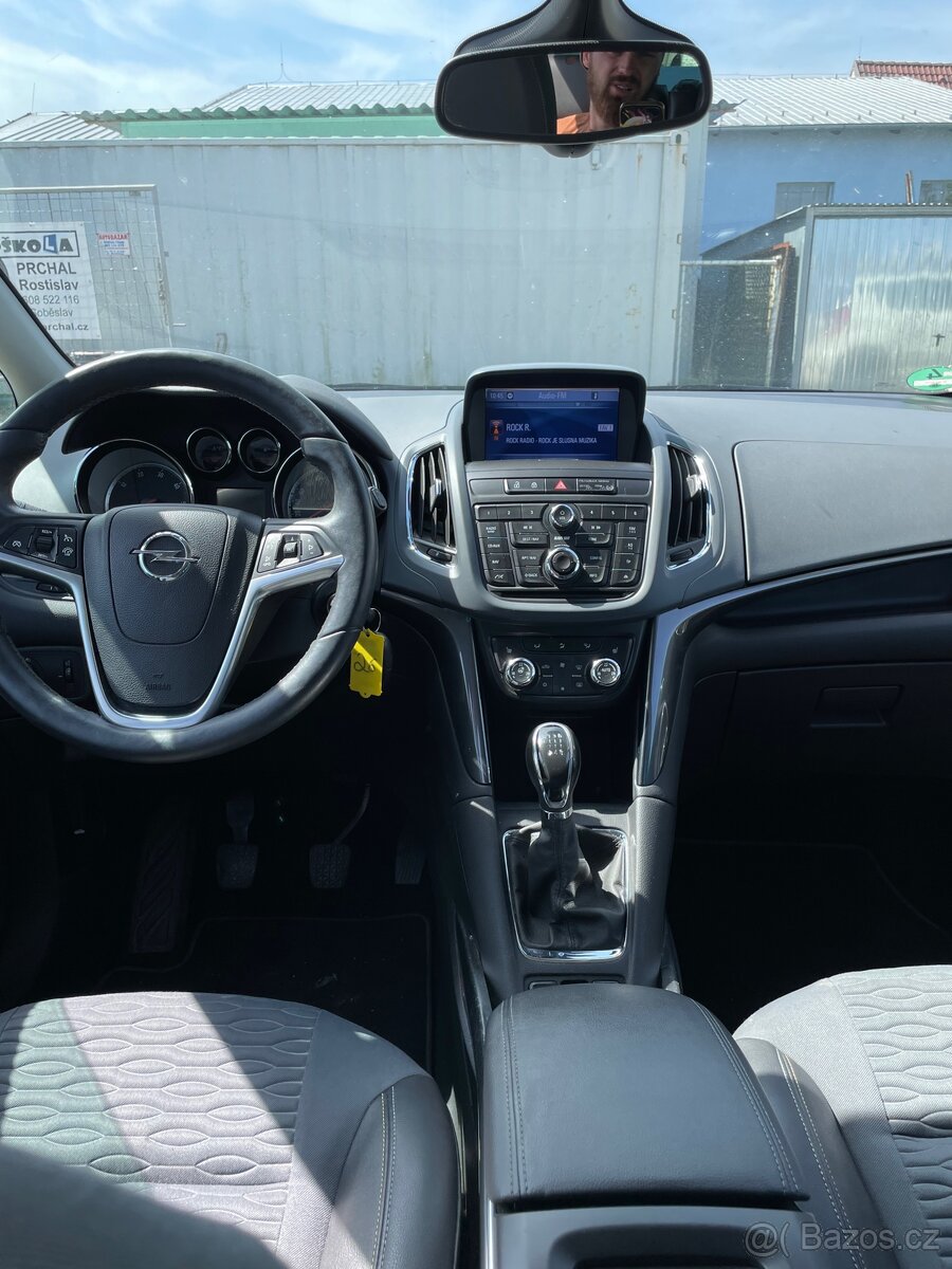 Opel Zafira - 10
