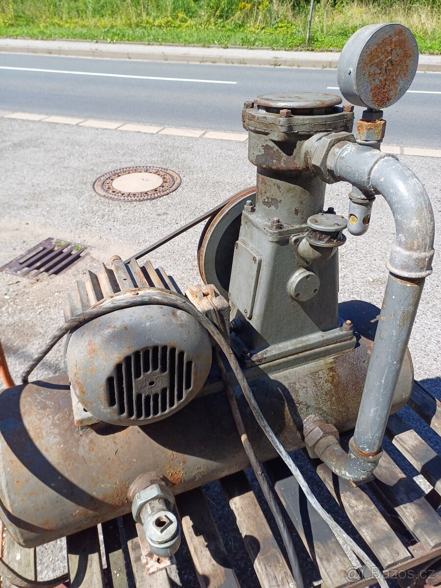 Stará vývěva k dojení - 10