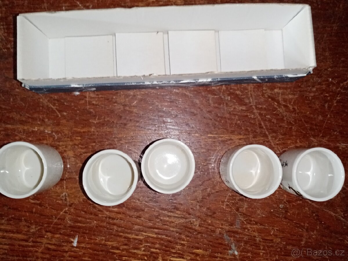 Porcelánové malé šálky s gejšou a japonskými motivy - 10