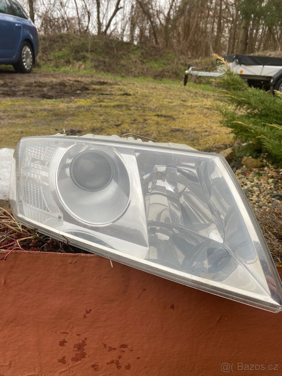 Škoda octavia 2 xenon pravy - 10