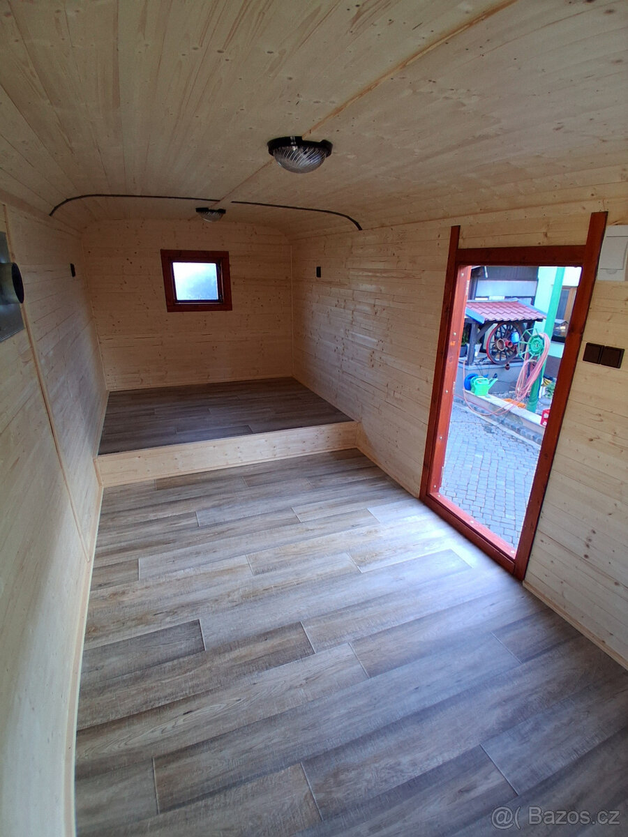 Prodám Maringotku Klasika Oblá střecha 7 metru - 10