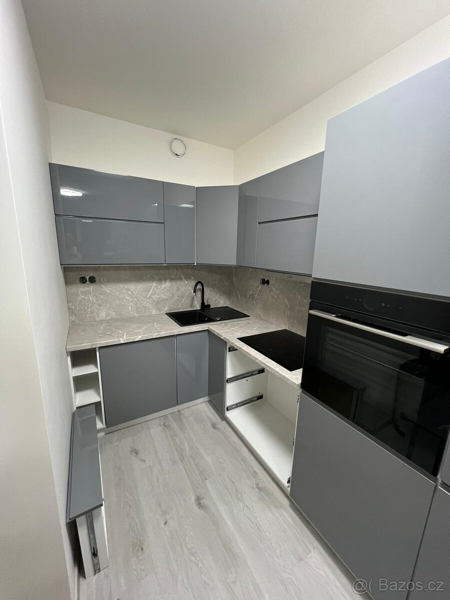 Vzorková kuchyňská linka - sestava bezúchytková Aspen - 10