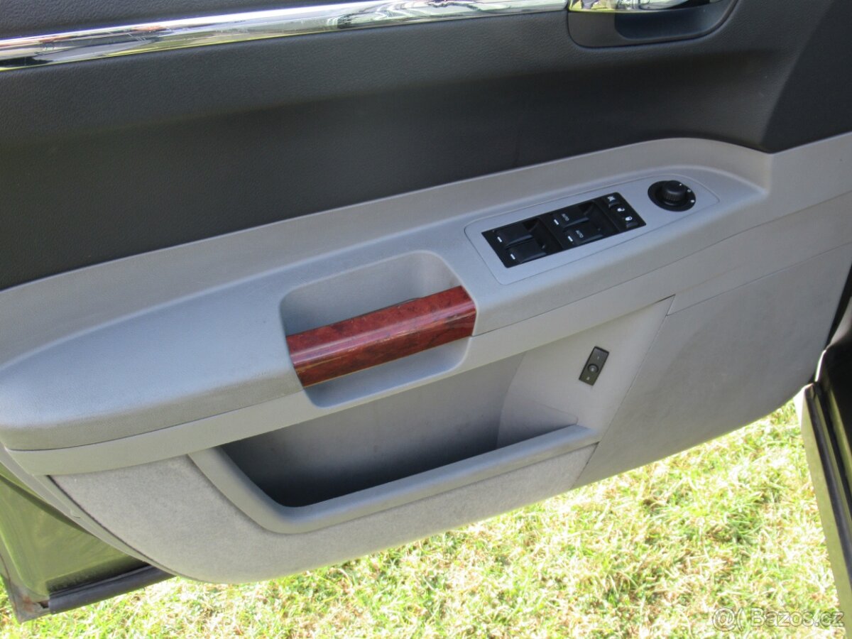 Chrysler 300 C 3.0 CRD - plná výbava veškeré ND LEVNĚ - 10