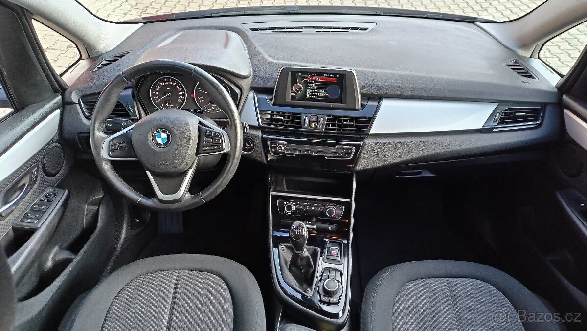 BMW 218d GRAN TOURER 7 míst 84tis km krásný kus - 10