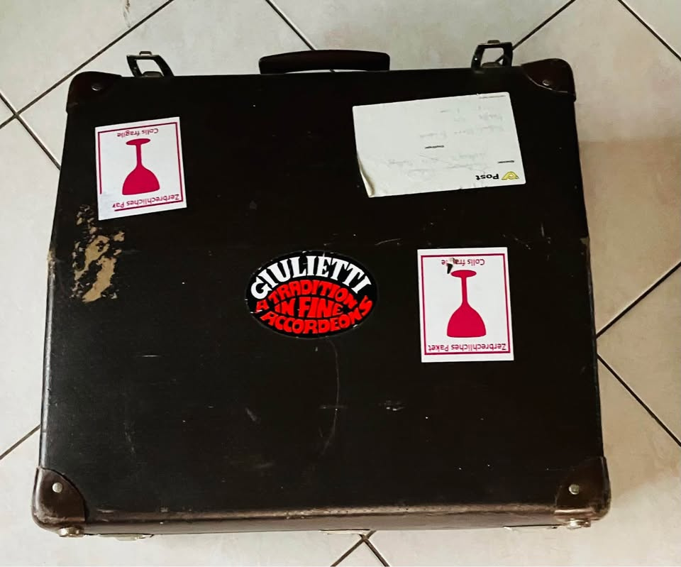 Akordeon GIULIETTI Leader C - 10