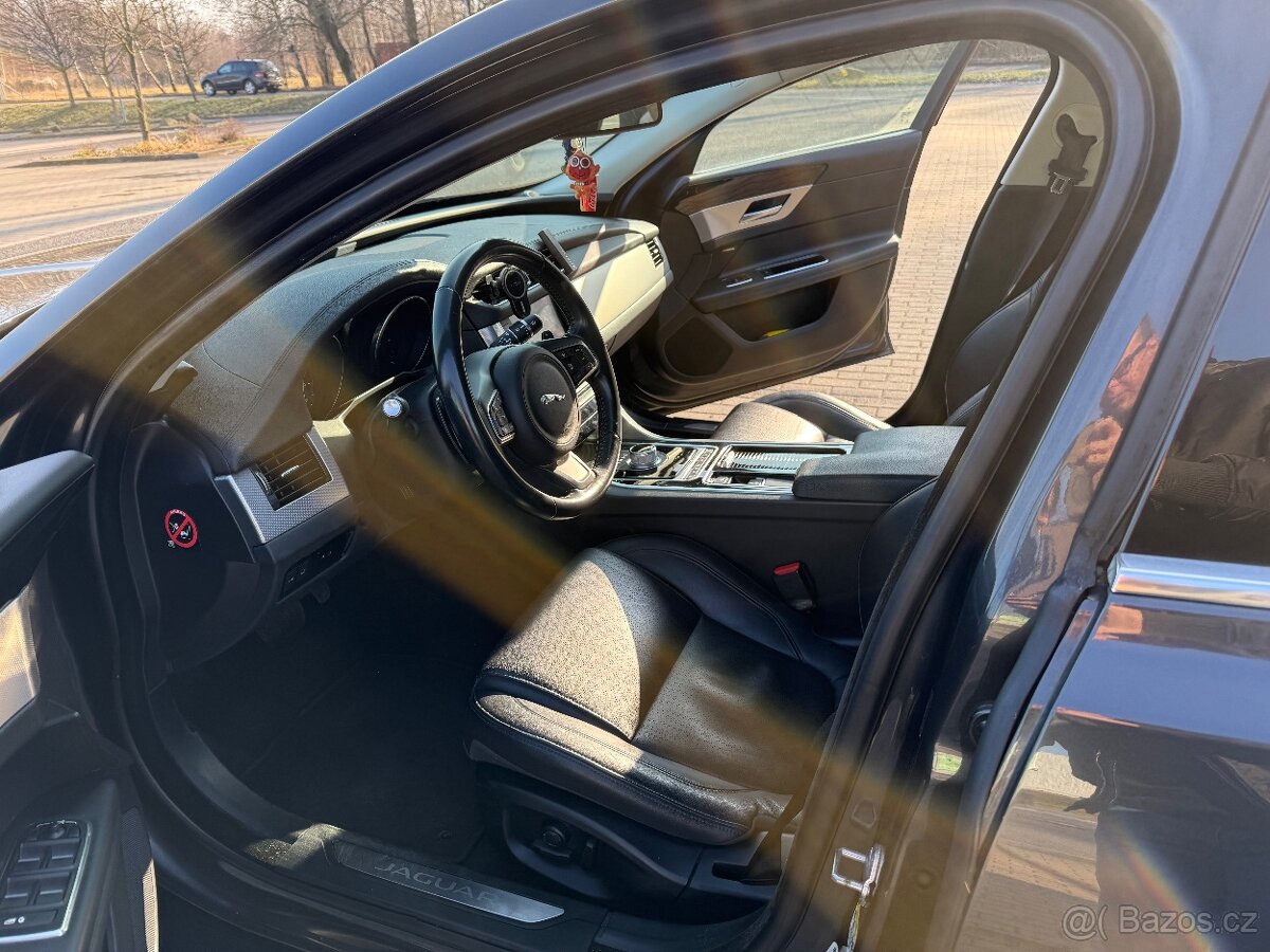Jaguar XF, 2.0L Diesel - 10
