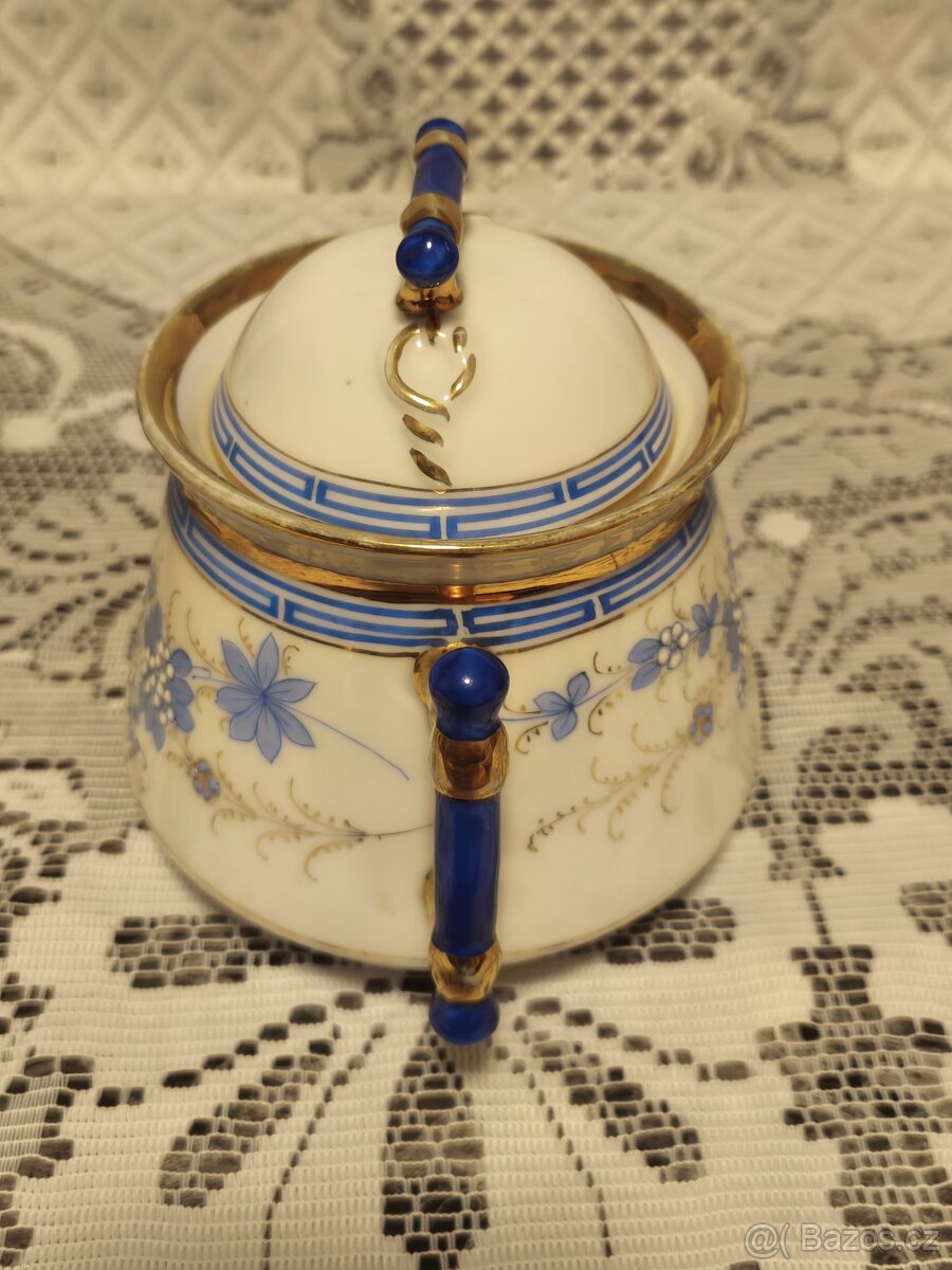 Stará porcelánová konvička. - 10