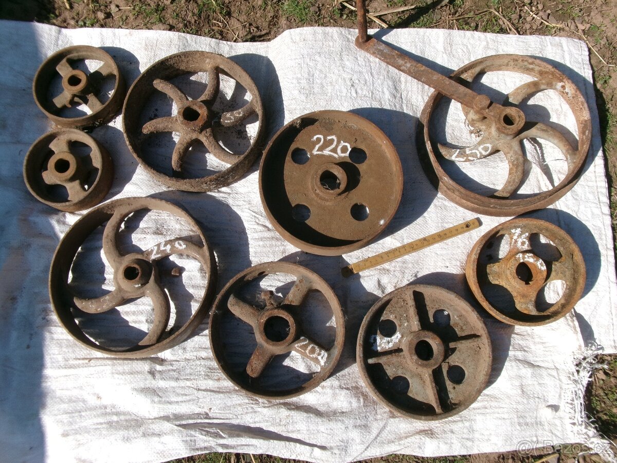 prodám staré litinové řemenice na plochý řemen..... - 10