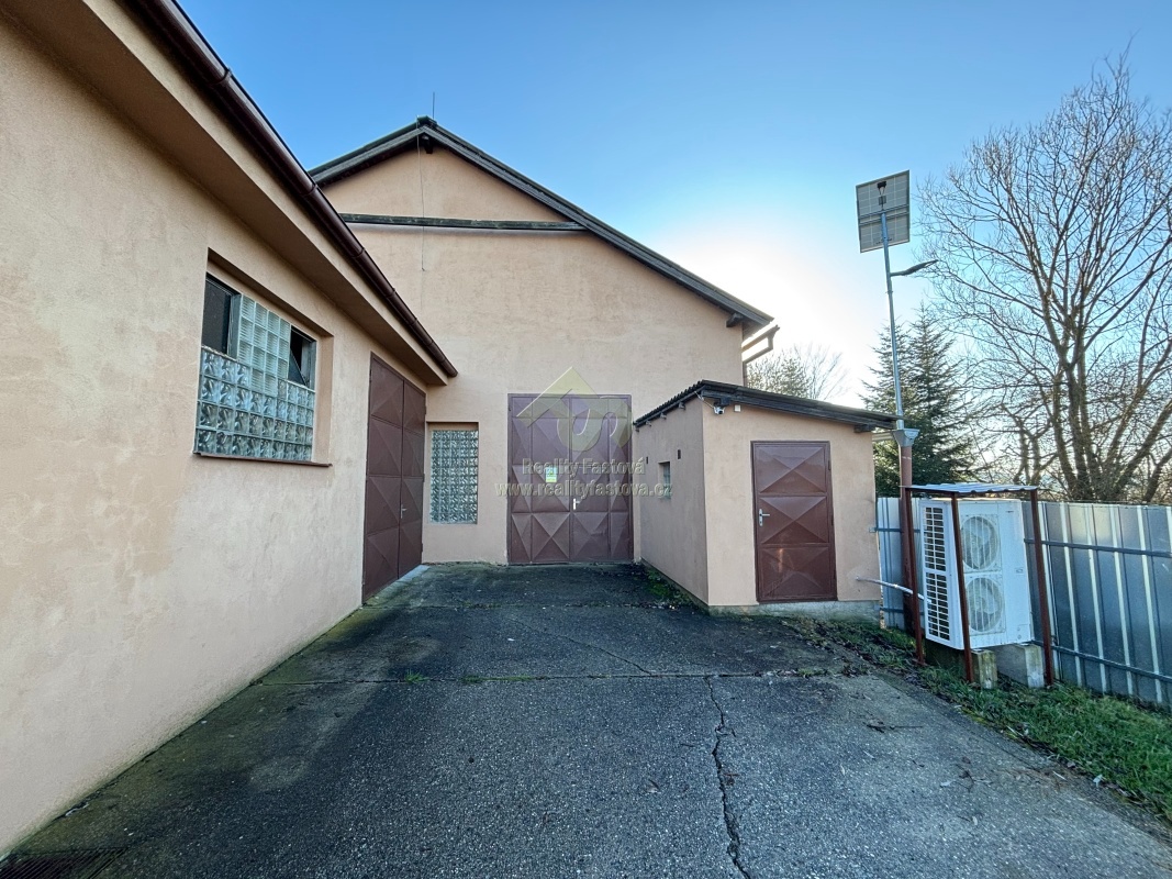 Pronájem skladovací haly u Rokycan s nájezdem na dálnici - 10