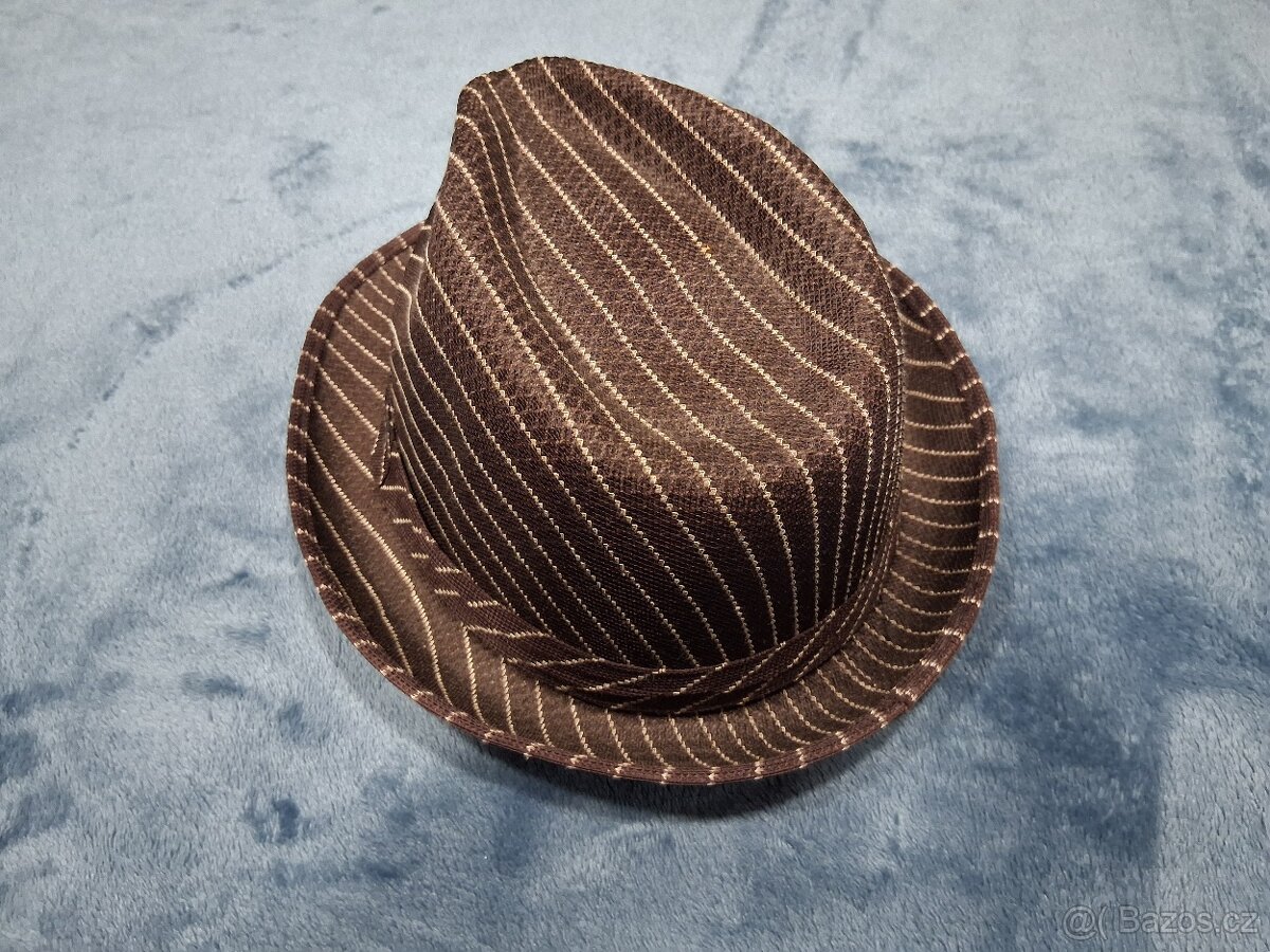 Divadelní klobouky. - 10
