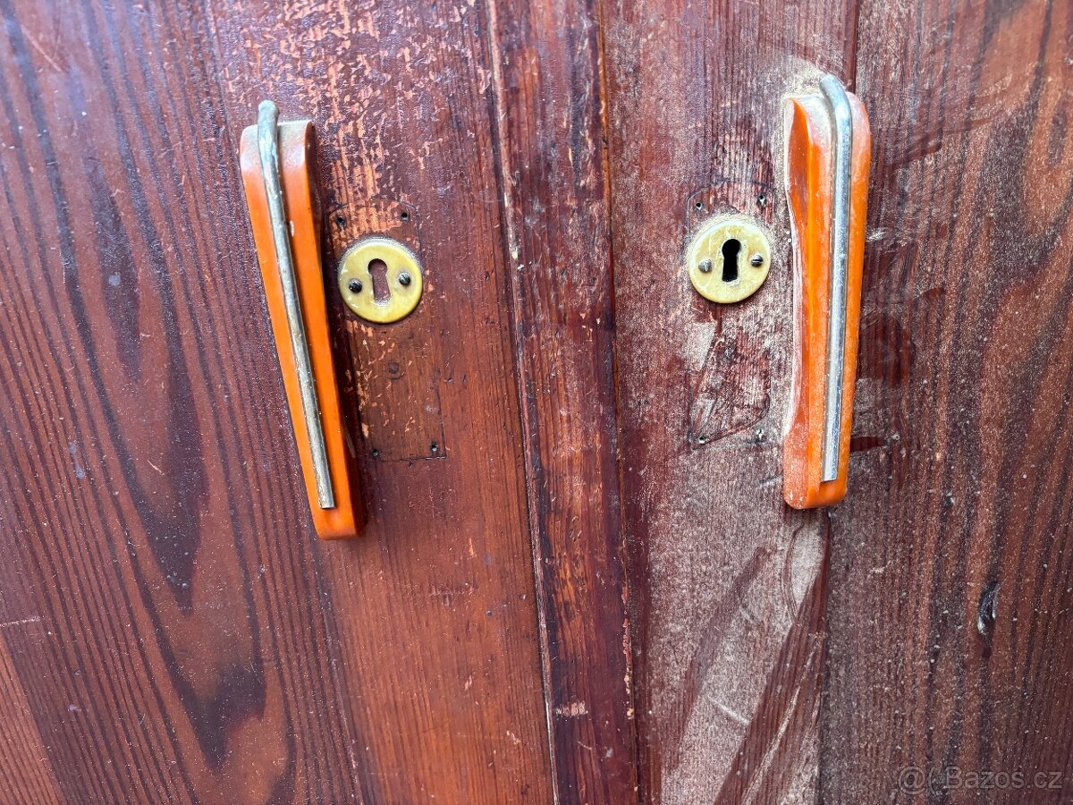 Archivní stará skříň - 10