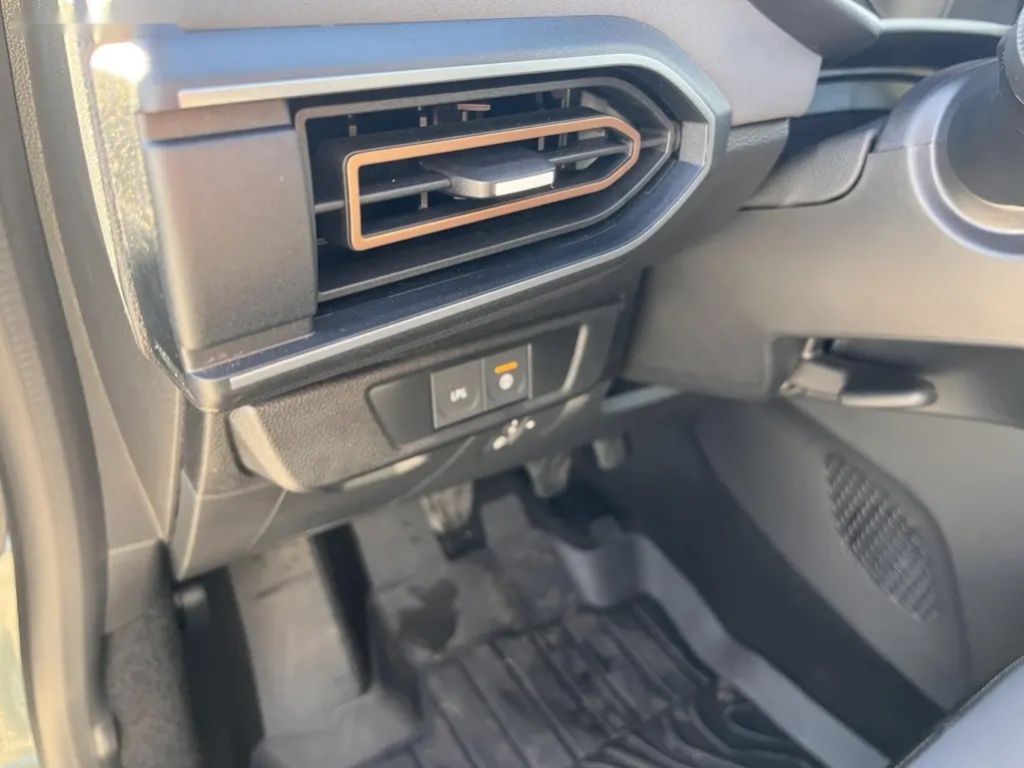 Dacia Sandero, Stepway Extreme ECO-G 100 - 10