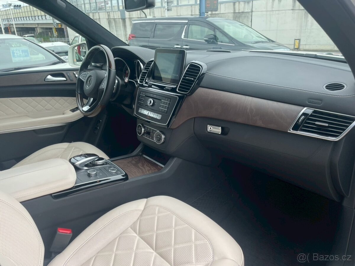 Mercedes Benz GLS500 - 10