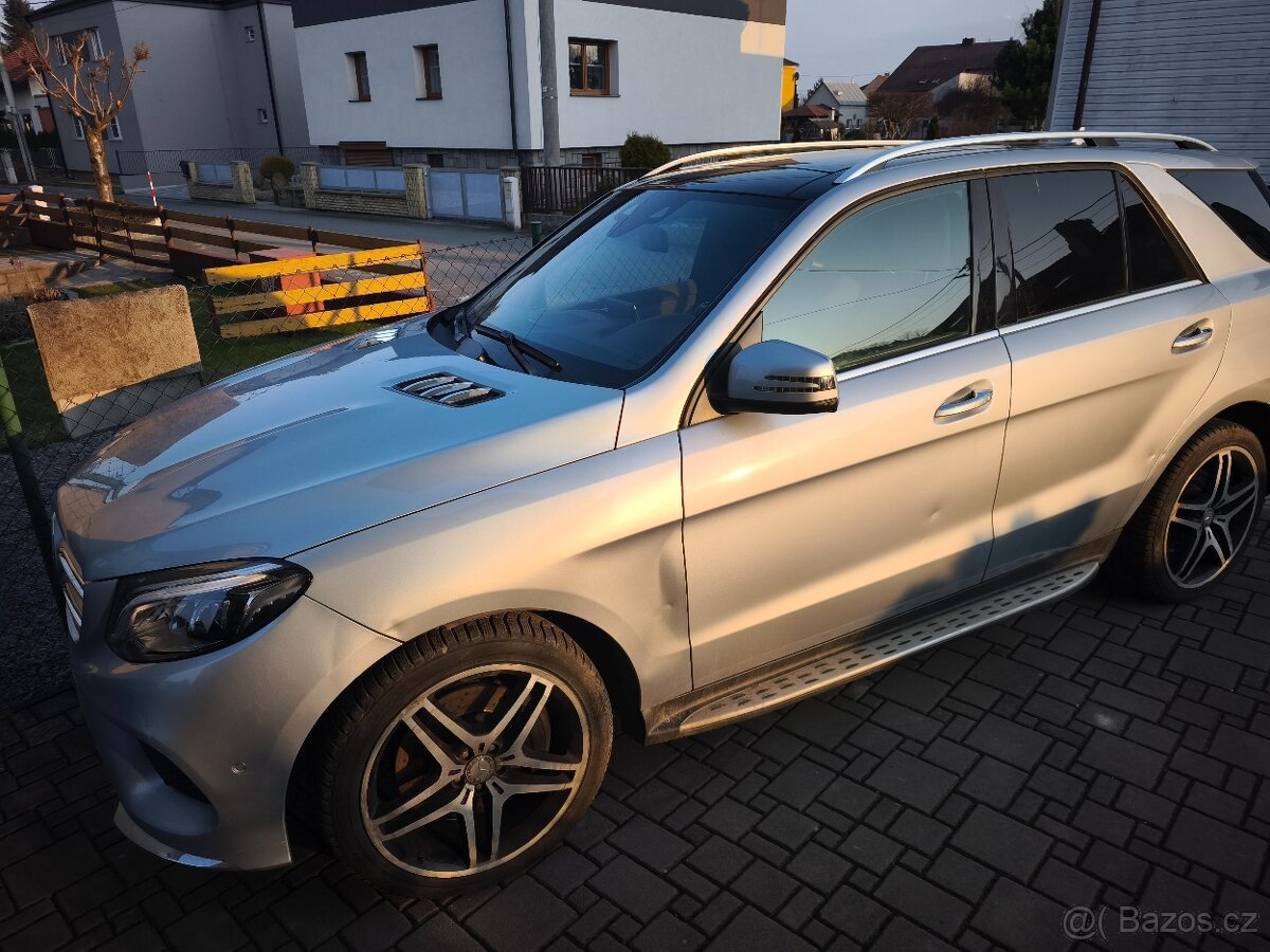 havarovaný Mercedes Benz GLE 500 e - 10