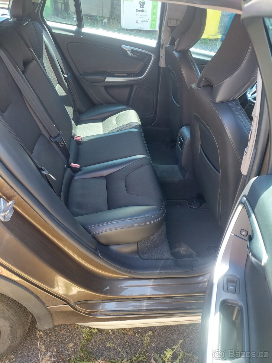 Volvo V60 D3 Cross Country - 10