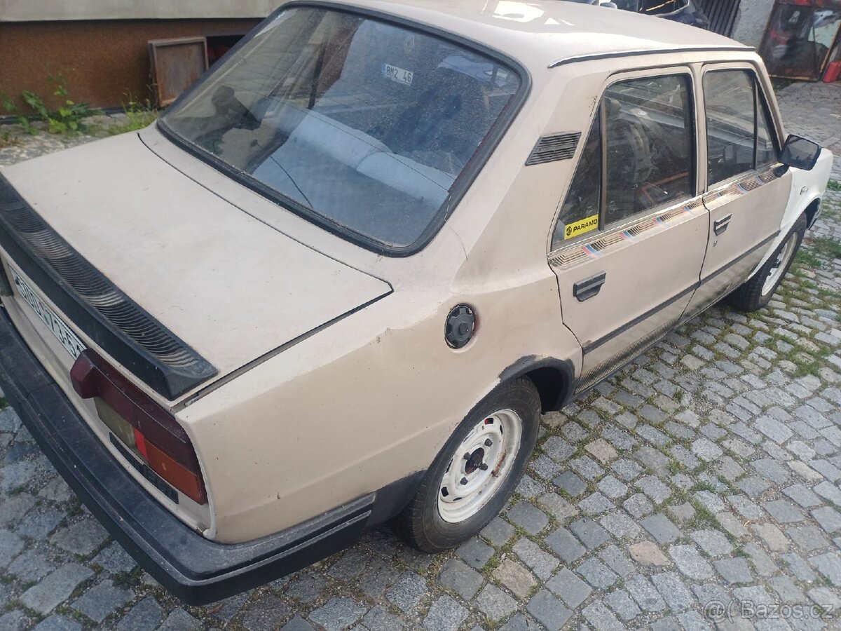 Škoda 125l s vlečnou nápravou - 10