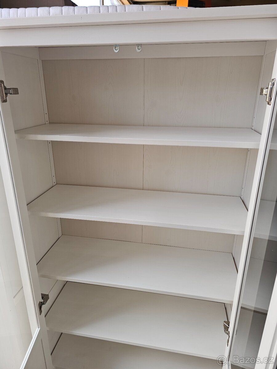 VITRÍNY IKEA HEMNES - 10