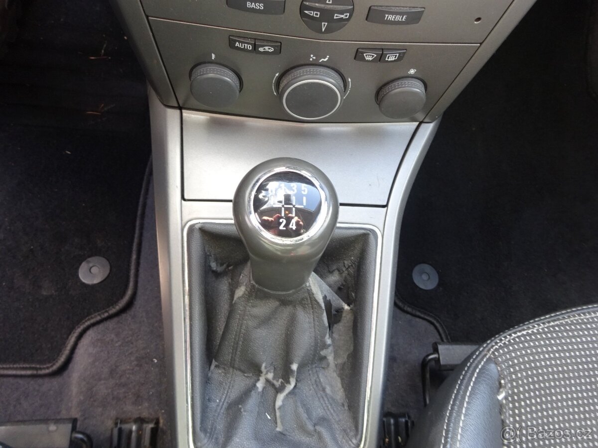 Opel Astra 1.8i Combi r.v.2005 (92 kw) Nová STK - 10