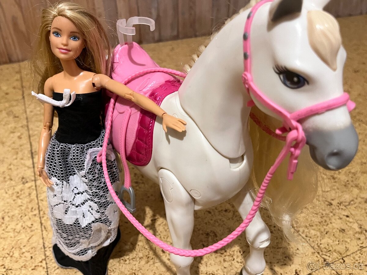 Interaktivní kůň Barbie od Mattela - 10