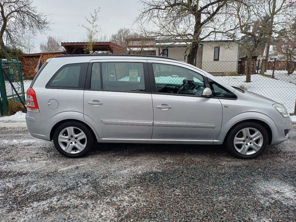 LPG ... 7 místné..Benzínová Opel Zafira 1.8 ... - 10