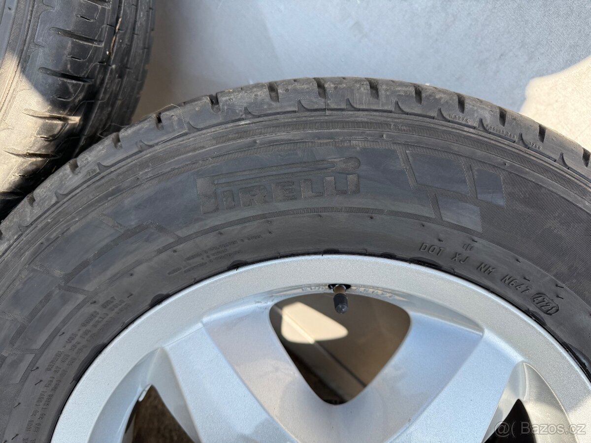 VW Transporter Multivan T5-Alu sada pneu PIRELLI 215/65/16C - 10