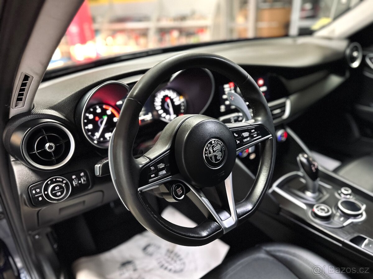 Alfa Romeo Giulia Q4 2.2D 132Kw 4x4, 2017, Originál servis - 10