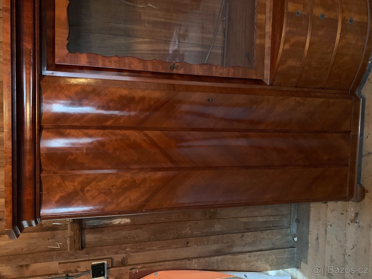 Starožitné skříně - 10