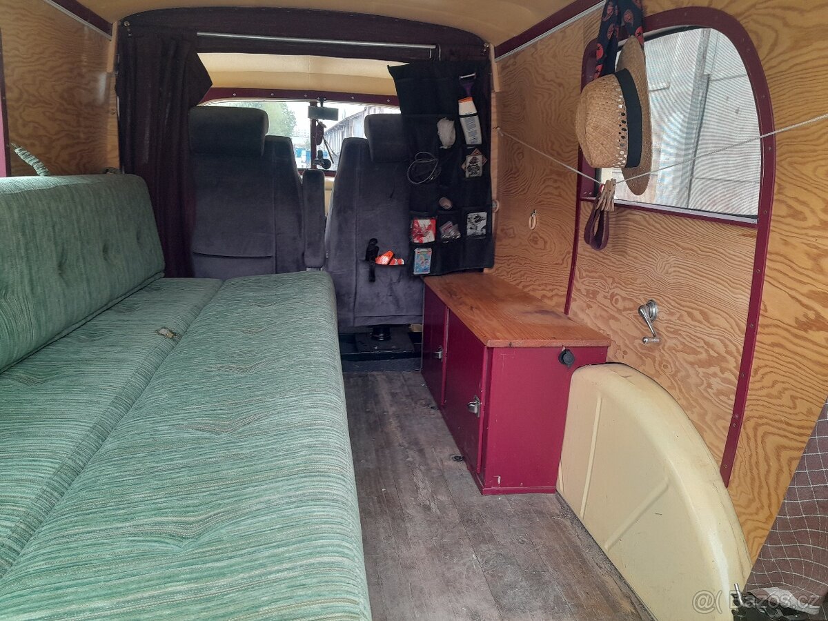 sanitní vůz Ford 79C, rok výroby 1947 - 10