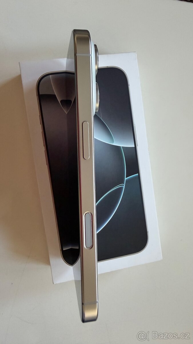 iPhone 16 Pro 256 GB bílý - TOP STAV + 2 ROKY ZÁRUKA - 10