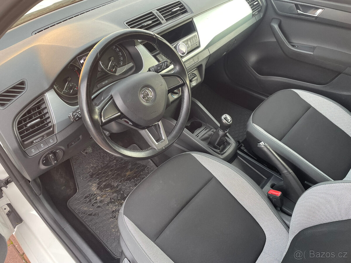 Škoda Fabia 1.0 Mpi, serviska, r.v. 2015 - 10