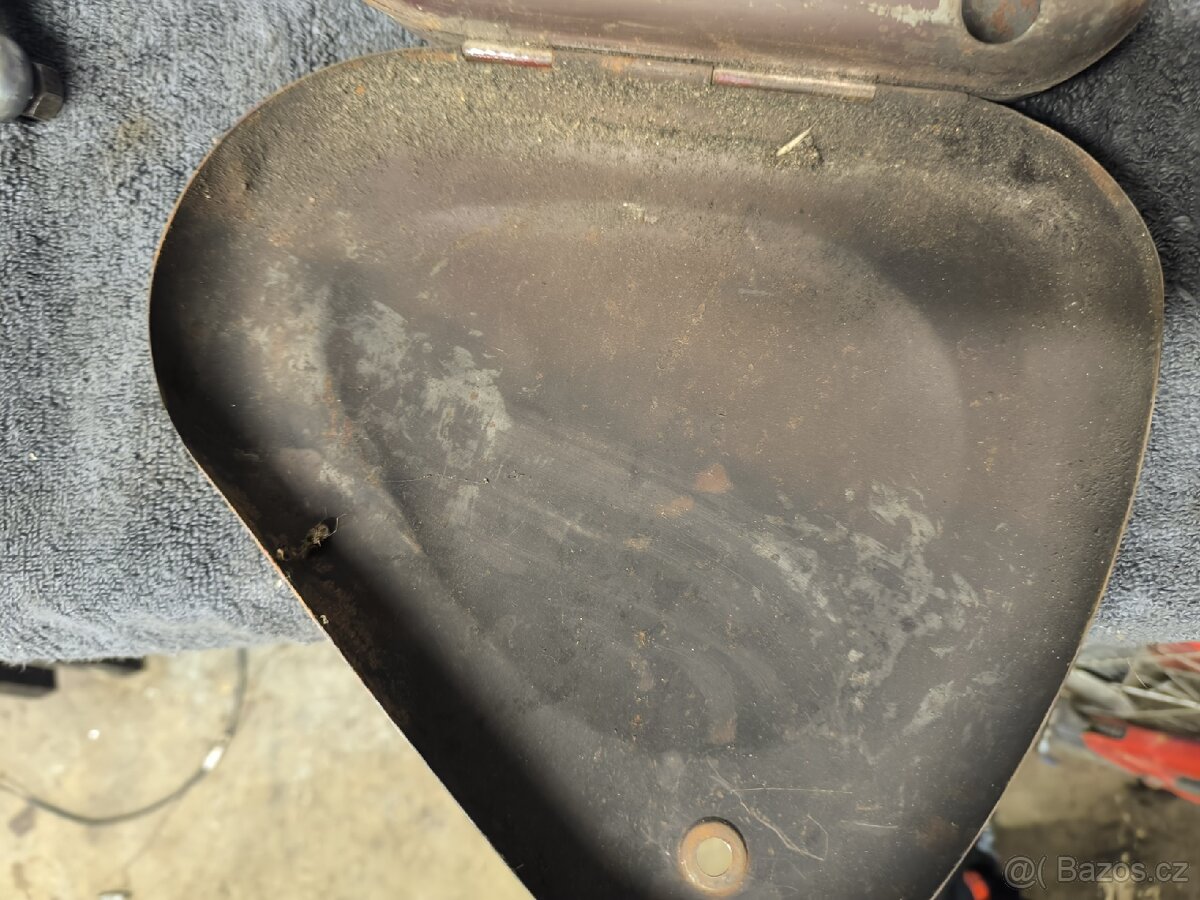 Jawa Perak, kastliky - 10