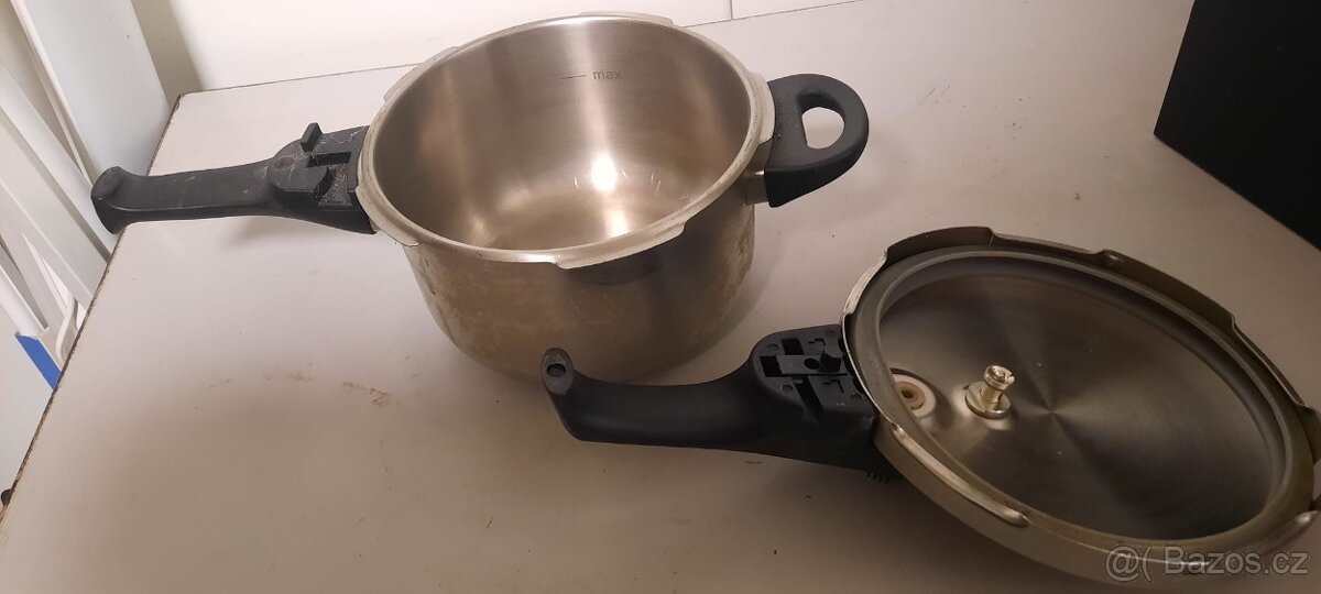 Tlakový hrnec (papiňák) objem 4L a 2,7L - 10