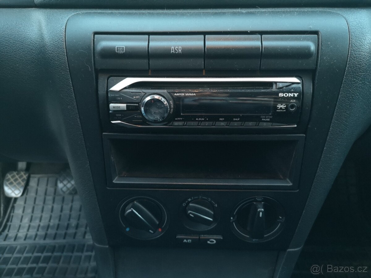 Škoda Octavia 1.9 TDi 74 kW Tour ČR. Rok 2010 - 10