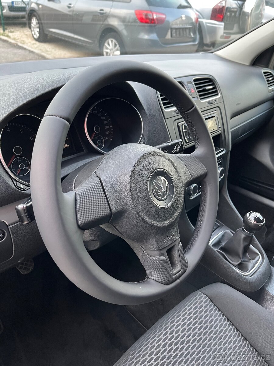 Volkswagen Golf 6 TrendLine 1.6 Benzin + LPG = Top Stav = - 10