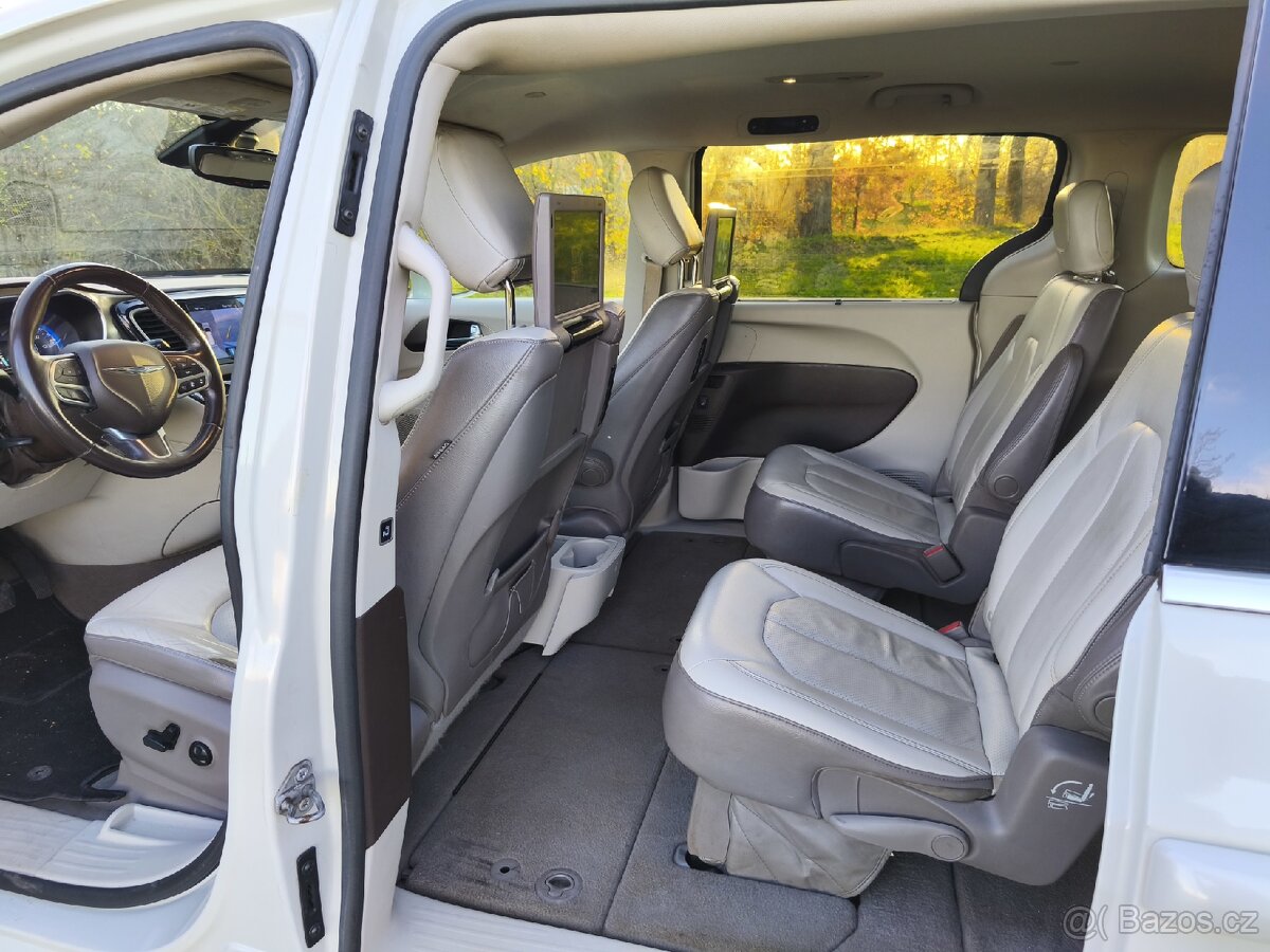 Chrysler Pacifica Touring L Plus - 10
