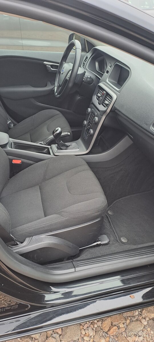 Volvo V40 2.0 D2 88kW NAVI - 10