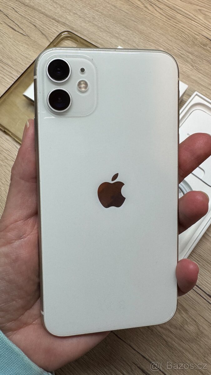 Prodám bílý iPhone 11 64GB - top stav - 10