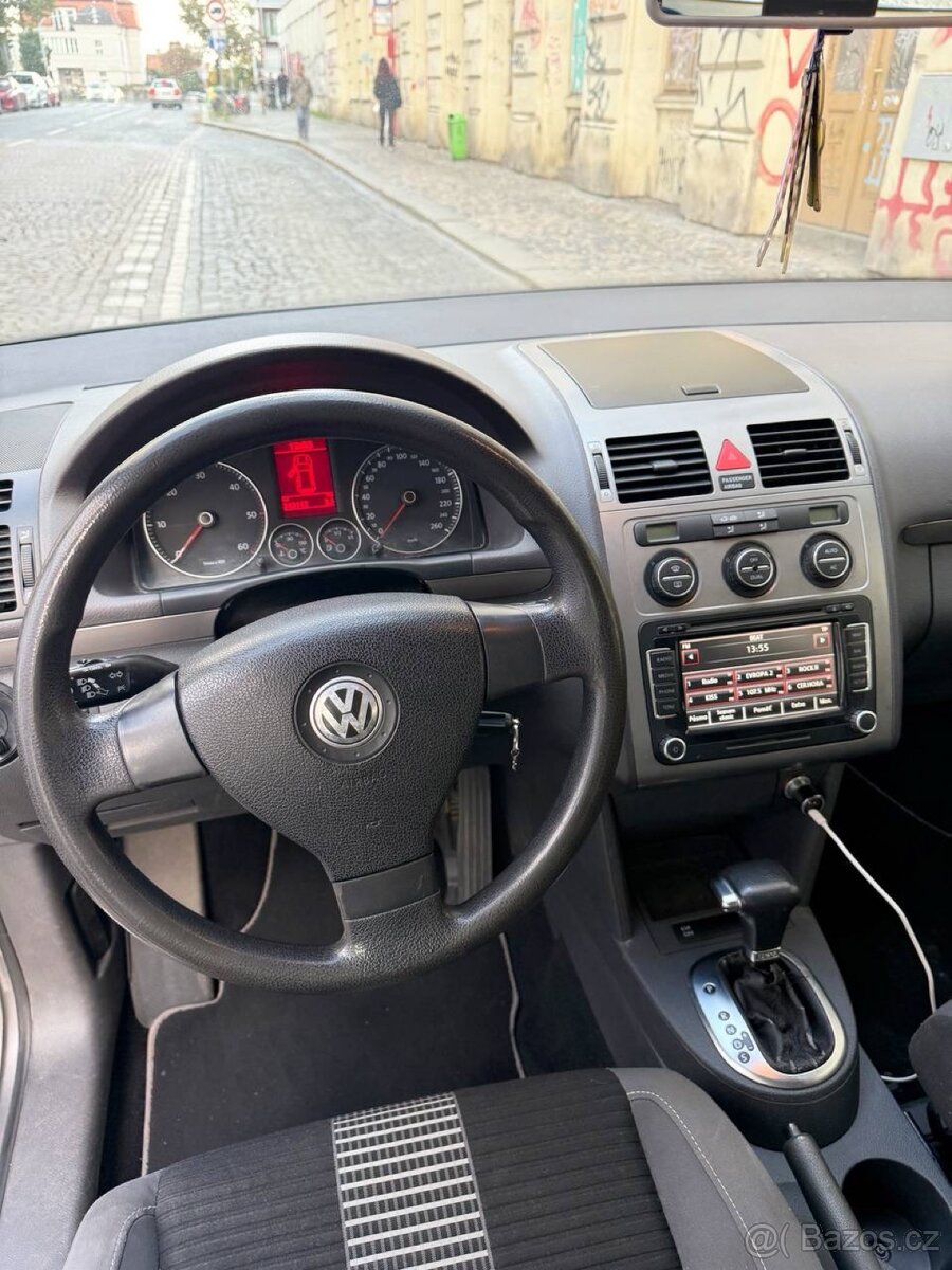 Volkswagen Touran Facelift 7 míst 1.9TDI Automat - 10