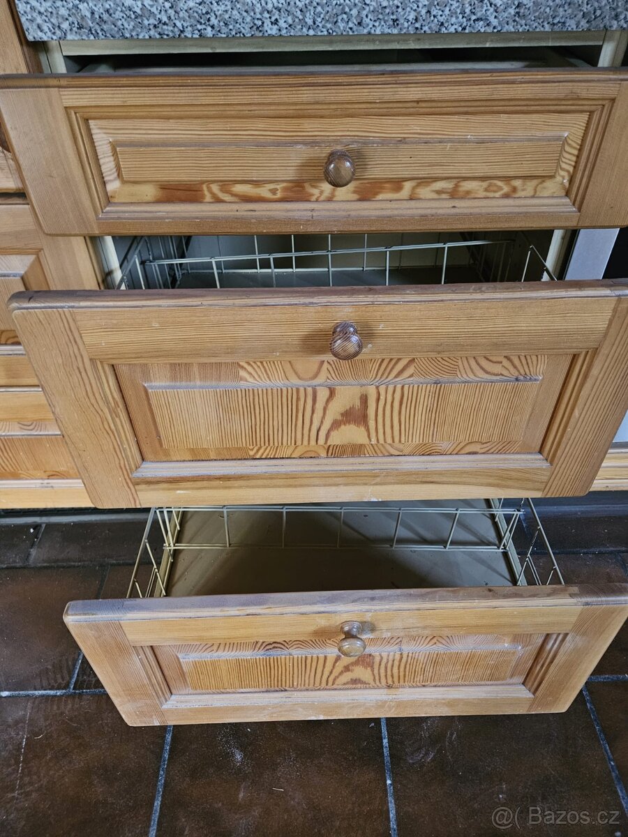 Masivní kuchyňská linka z Německa se spotřebiči - 10