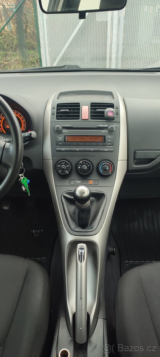 Toyota Auris 1.4 D-4D - 10