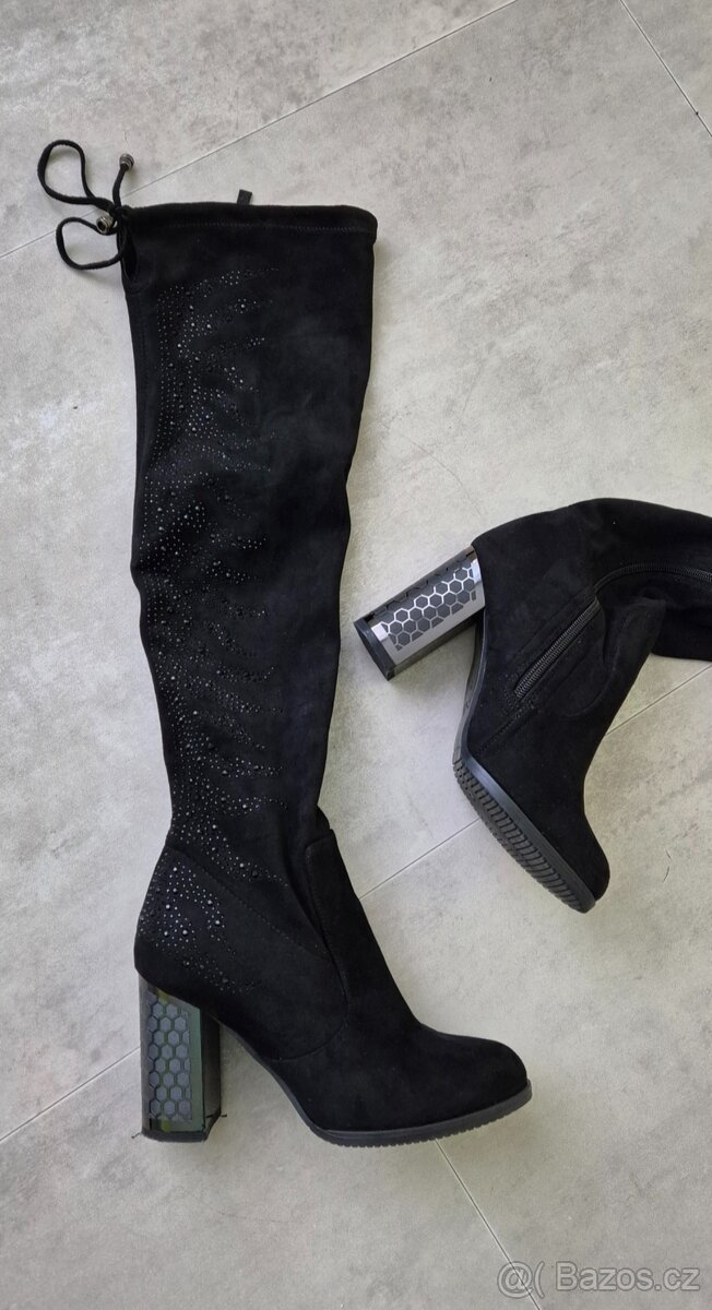 Elegantní semišové kozačky - 10