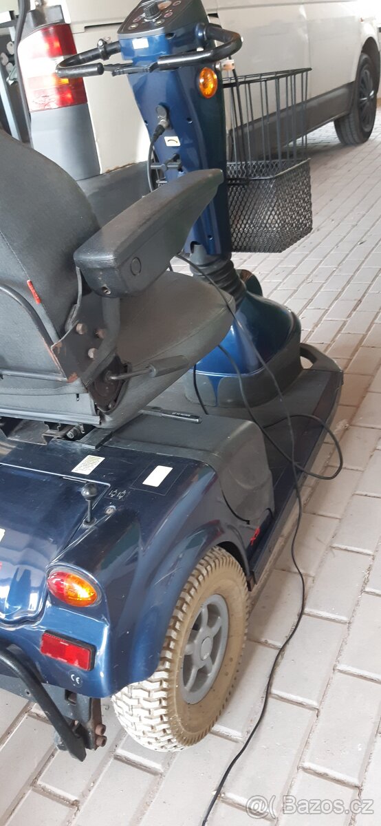 Prodám invalidní vozík 3 kolka - 10